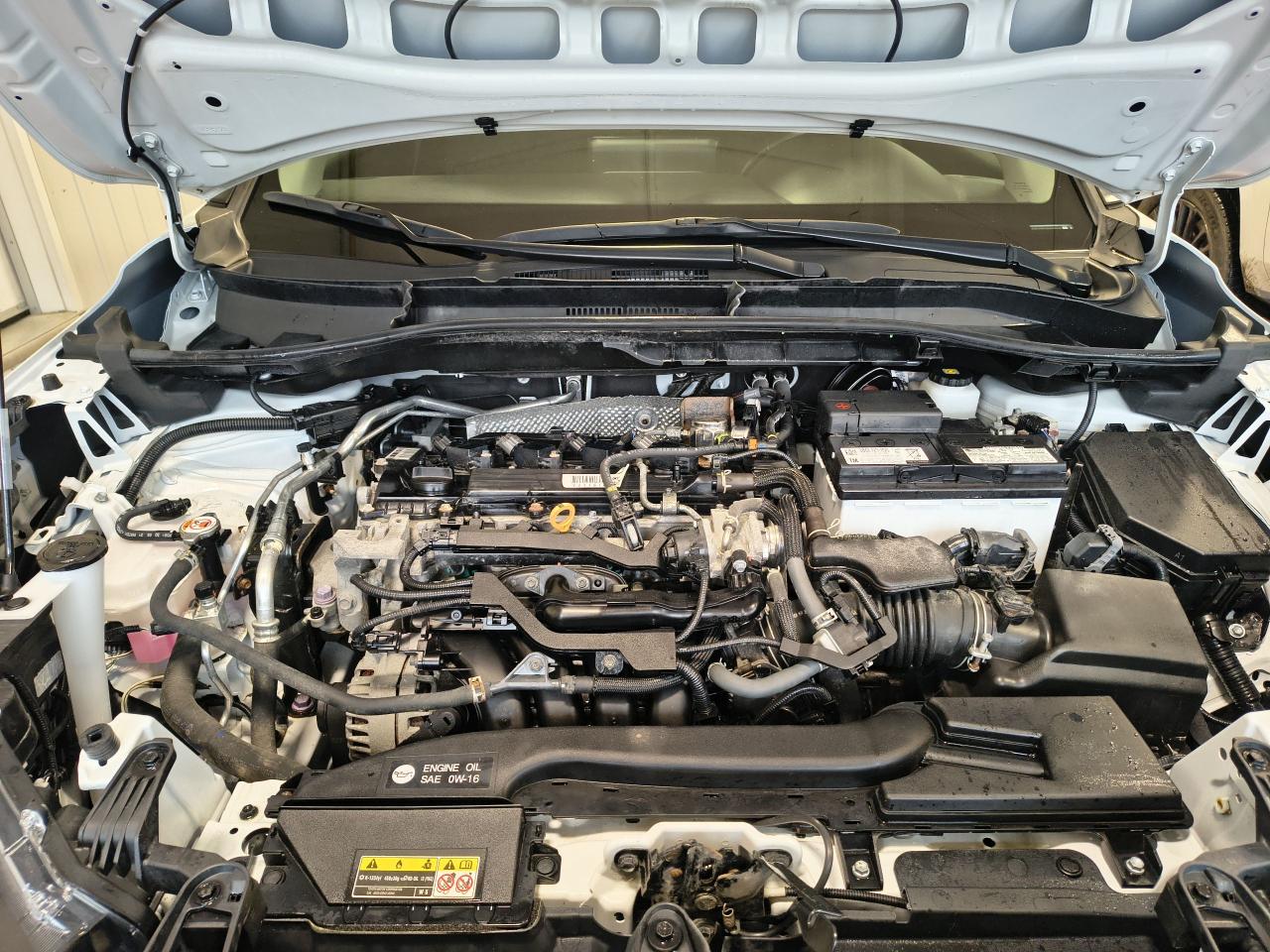 2022 Toyota Corolla Cross LE Photo0