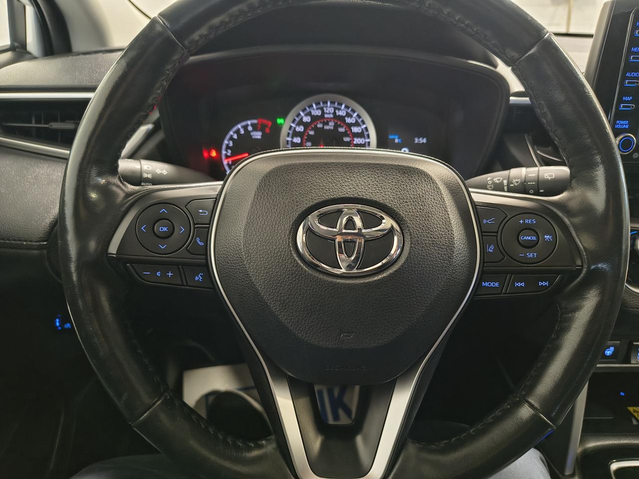 2022 Toyota Corolla Cross LE Photo0