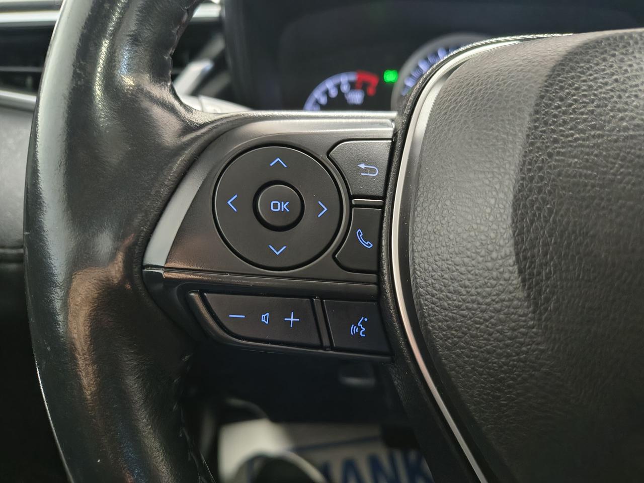 2022 Toyota Corolla Cross LE Photo0