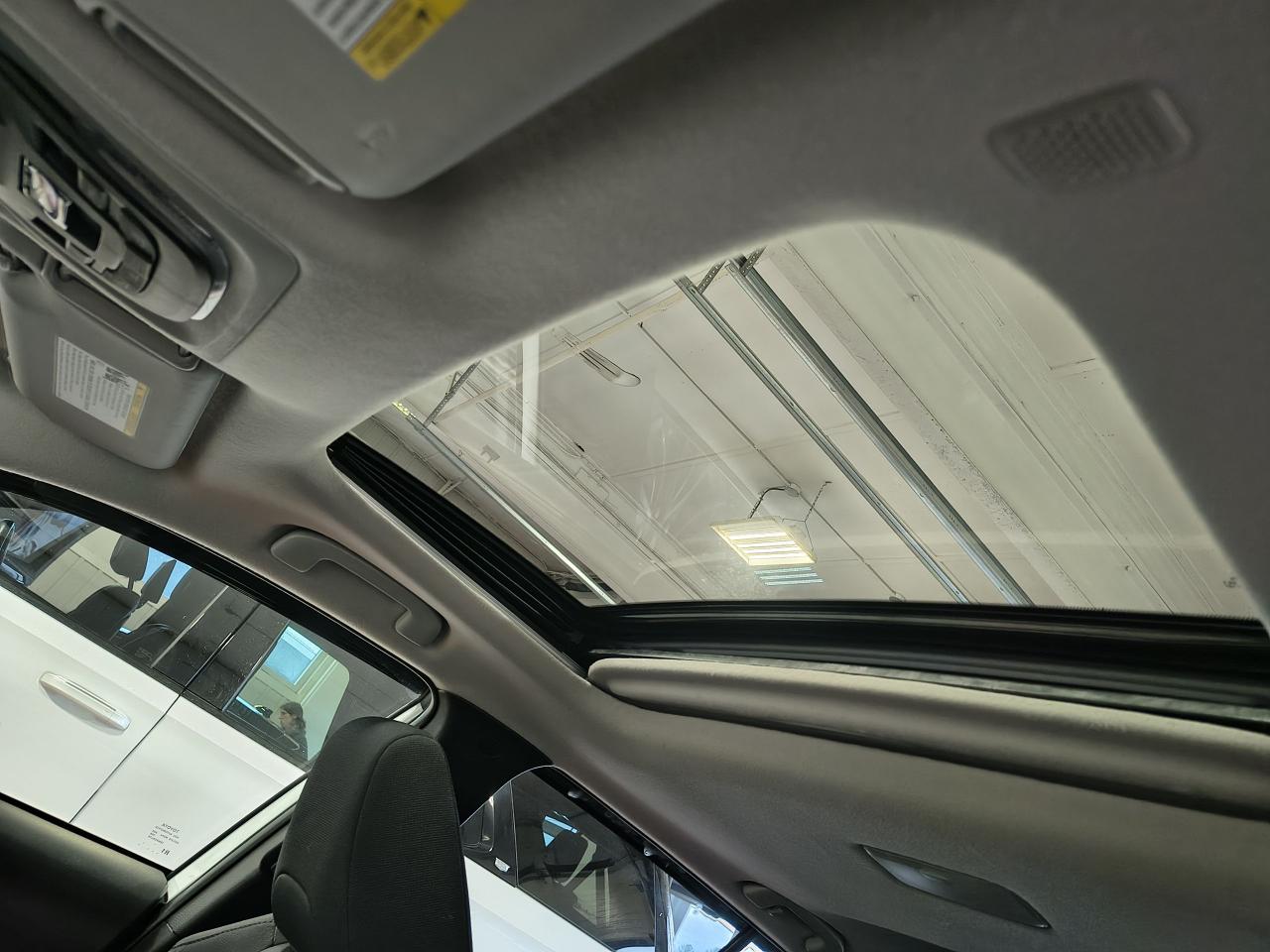 2022 Toyota Corolla Cross LE Photo0