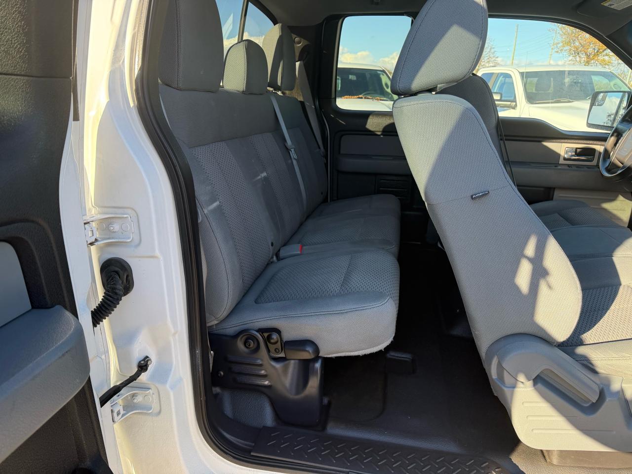 2011 Ford F-150 XL 4X4 - Photo #5