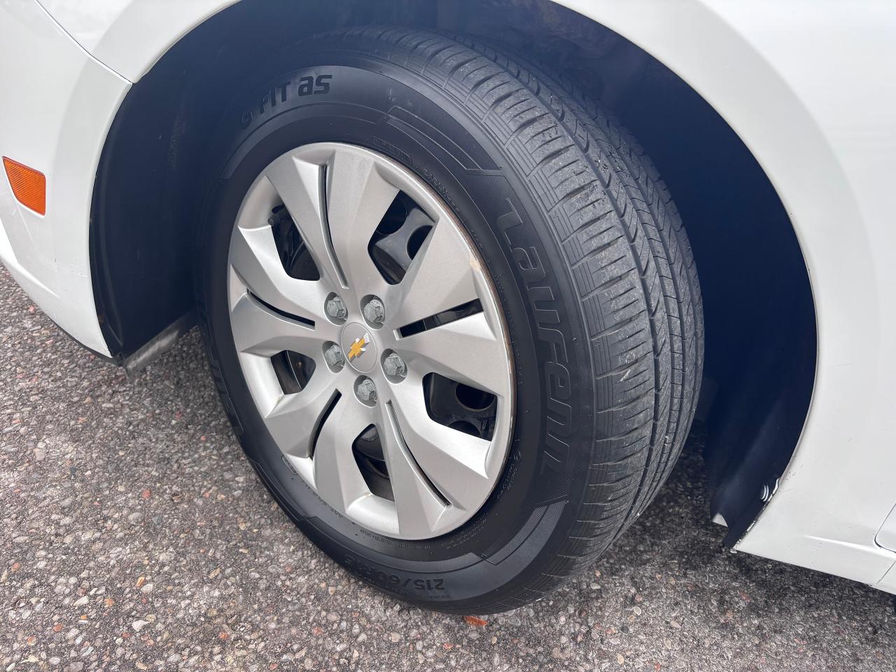 2014 Chevrolet Cruze 4dr Sdn 1LT - Photo #2