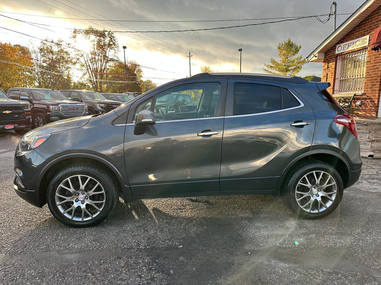2017 Buick Encore SportTouring-AWD Cloth Sunroof FM/XM A/C CarPlay Photo2