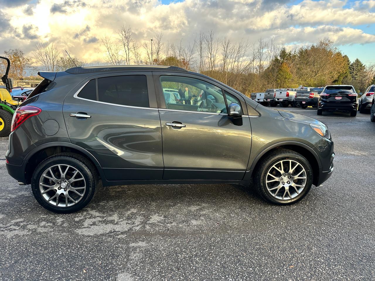 2017 Buick Encore SportTouring-AWD Cloth Sunroof FM/XM A/C CarPlay Photo4