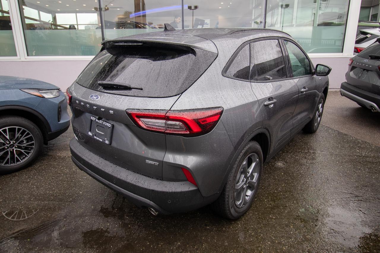 2026 Ford Escape ST-Line AWD Photo4
