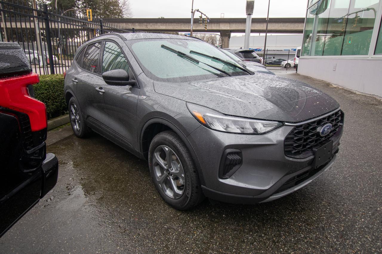 2026 Ford Escape ST-Line AWD Photo3