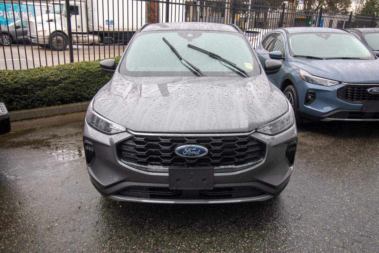 2026 Ford Escape ST-Line AWD Photo2