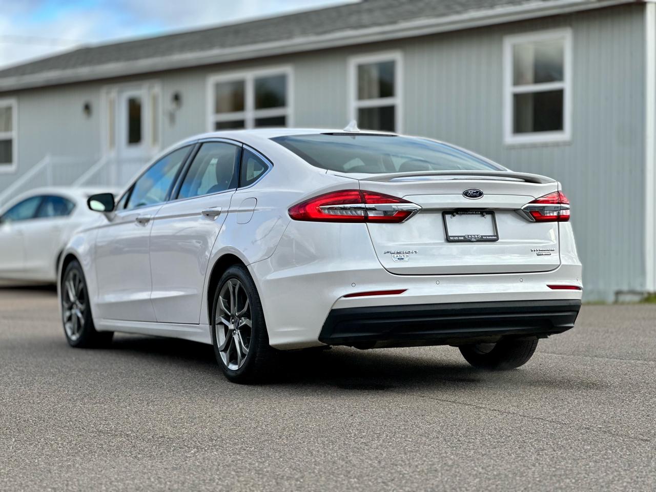 2020 Ford Fusion Titanium Hybrid Photo4