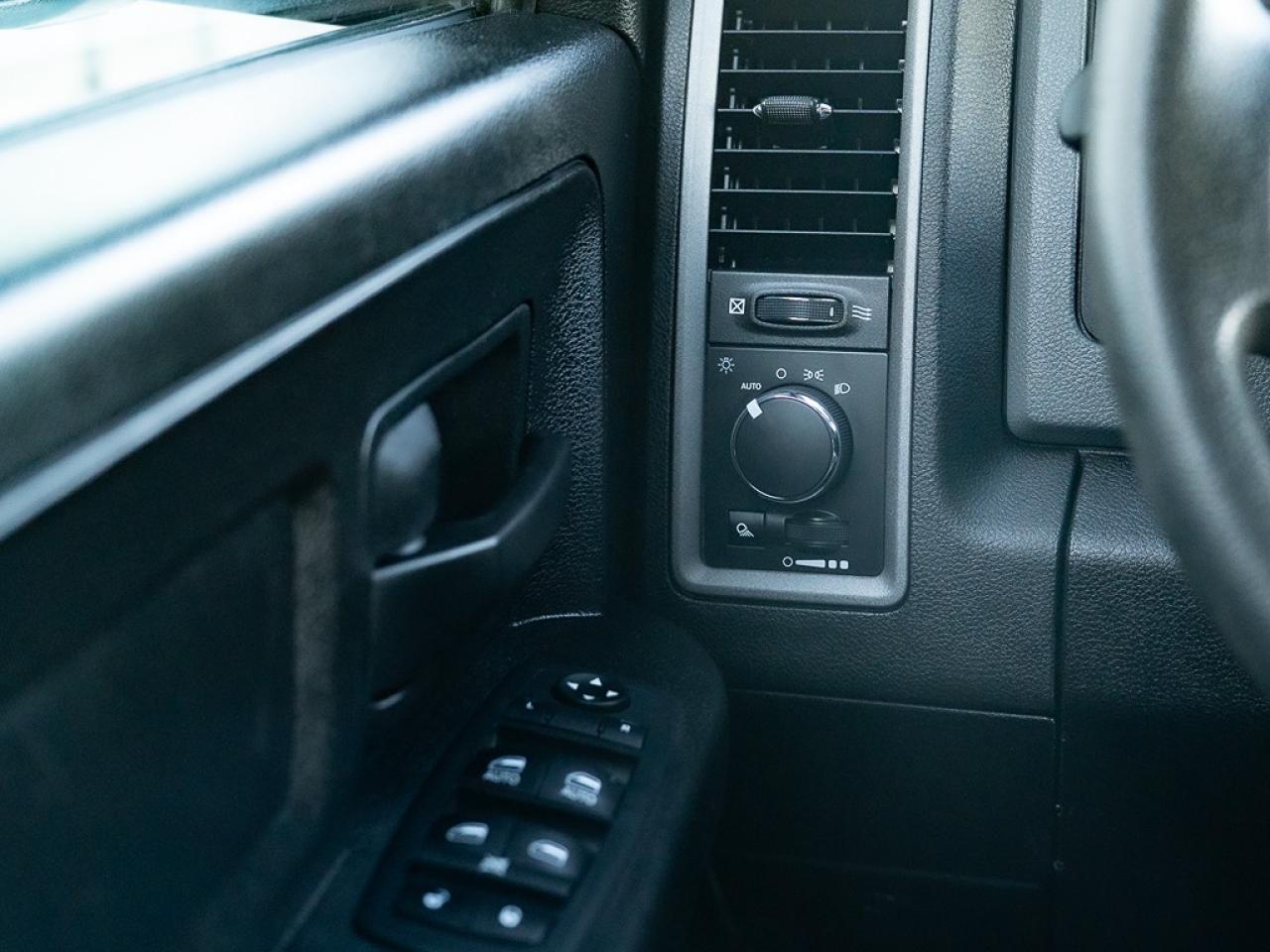 2019 RAM 1500 Classic Tradesman Crew Cab 4X4 Photo33