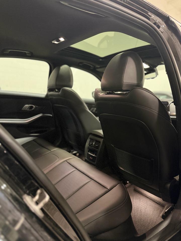 2022 BMW 3 Series 330i xDrive Photo