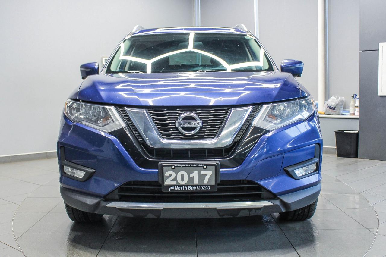 2017 Nissan Rogue SV CLOTH UPHOLSTERY - NAVIGATION - CLEAN CARFAX! Photo2