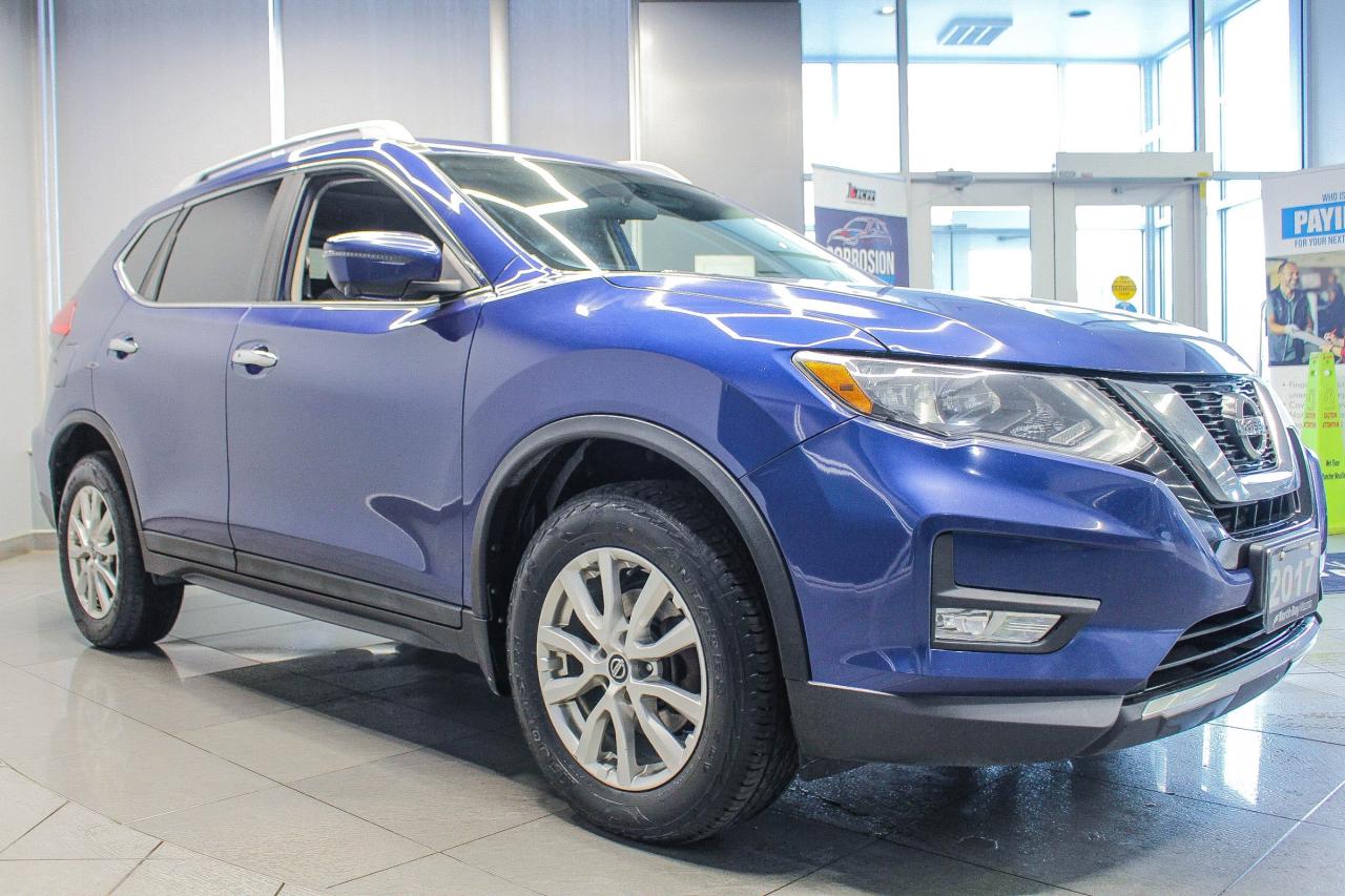 2017 Nissan Rogue SV CLOTH UPHOLSTERY - NAVIGATION - CLEAN CARFAX! Photo3