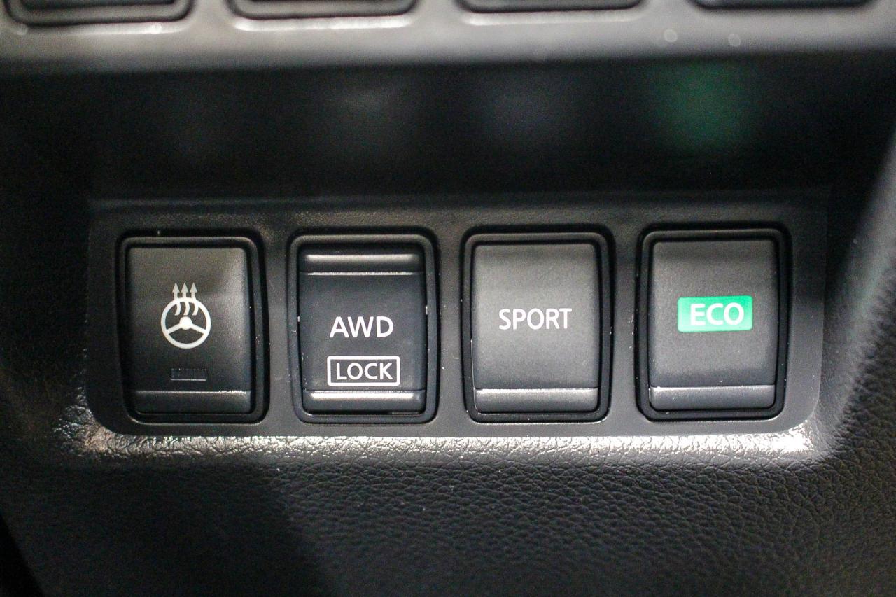 2017 Nissan Rogue SV CLOTH UPHOLSTERY - NAVIGATION - CLEAN CARFAX! Photo