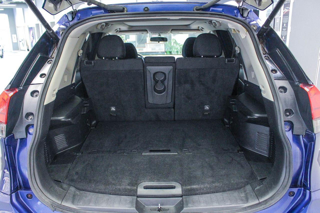 2017 Nissan Rogue SV CLOTH UPHOLSTERY - NAVIGATION - CLEAN CARFAX! Photo