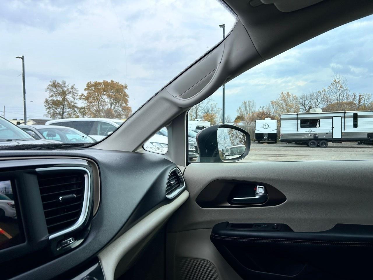 2022 Dodge Grand Caravan SXT Photo