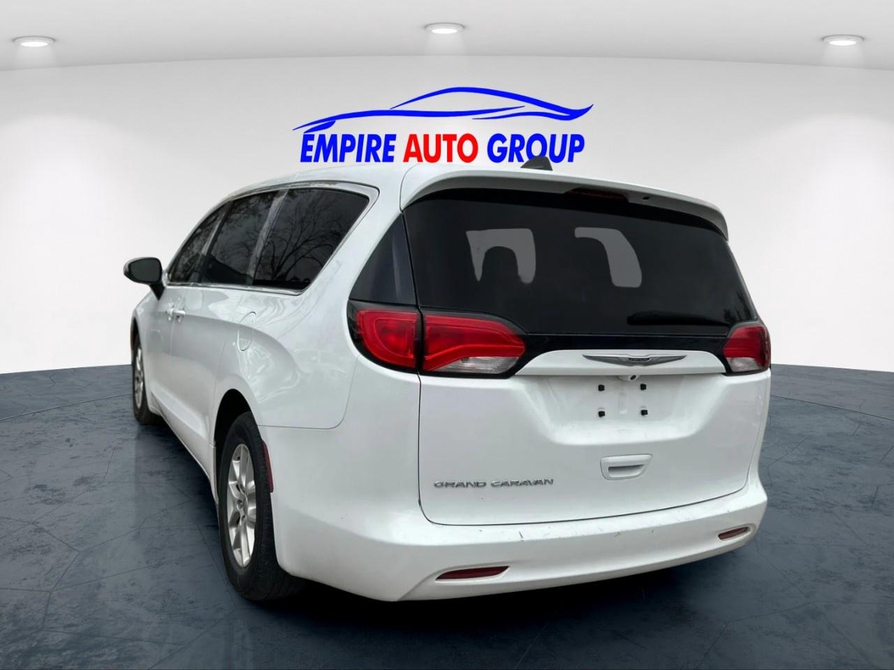 2022 Dodge Grand Caravan SXT Photo3