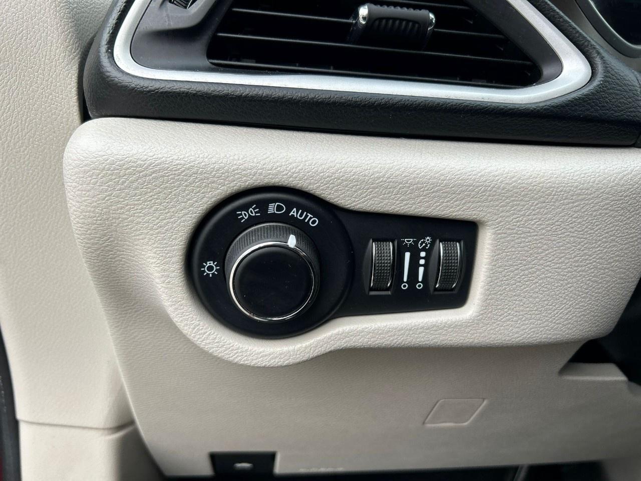 2022 Dodge Grand Caravan SXT Photo