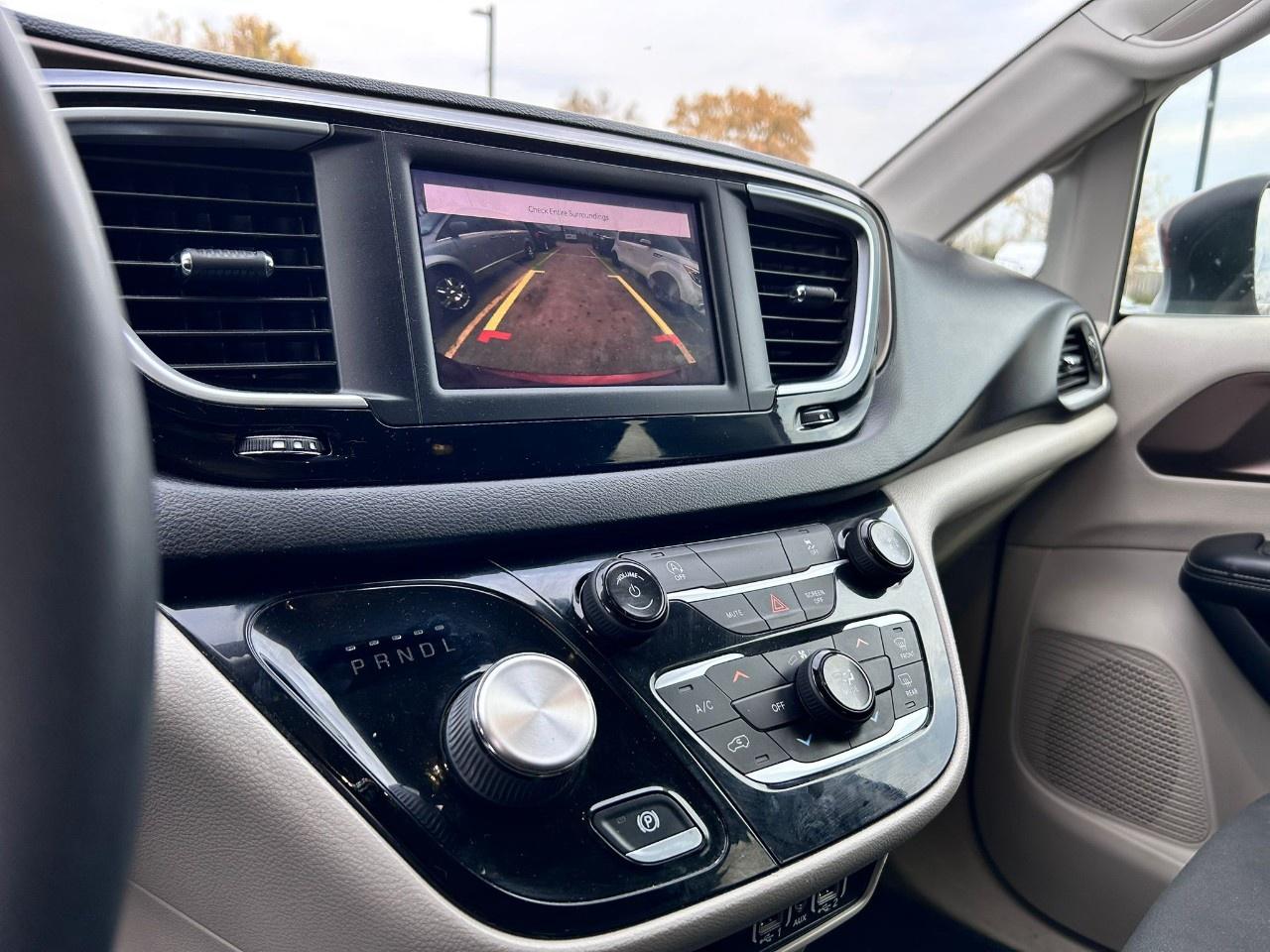 2022 Dodge Grand Caravan SXT Photo