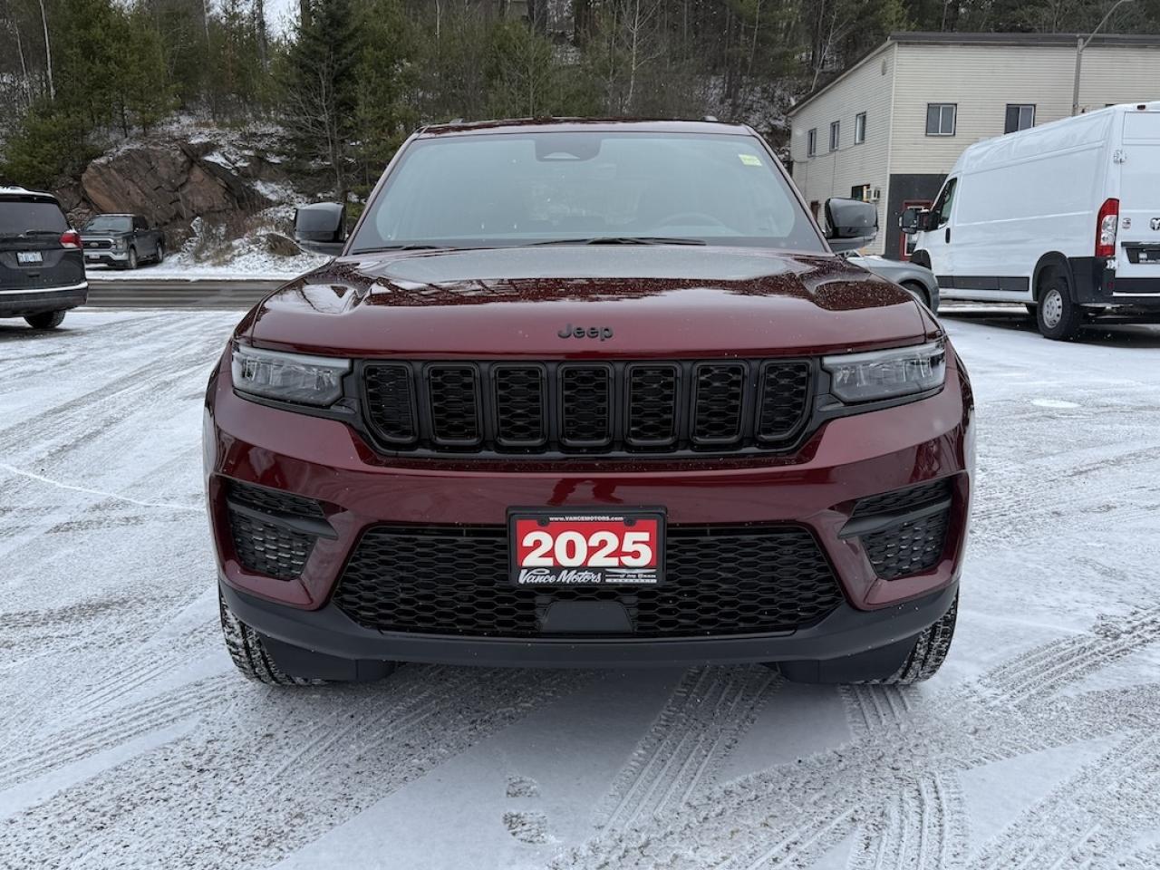 2025 Jeep Grand Cherokee ALTITUDE 4X4 Photo