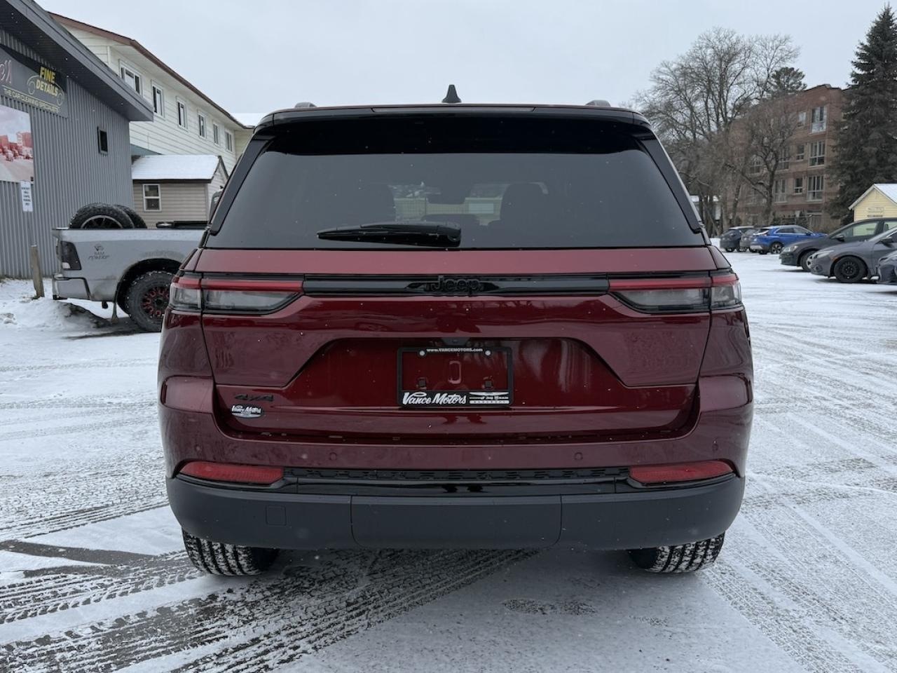 2025 Jeep Grand Cherokee ALTITUDE 4X4 Photo