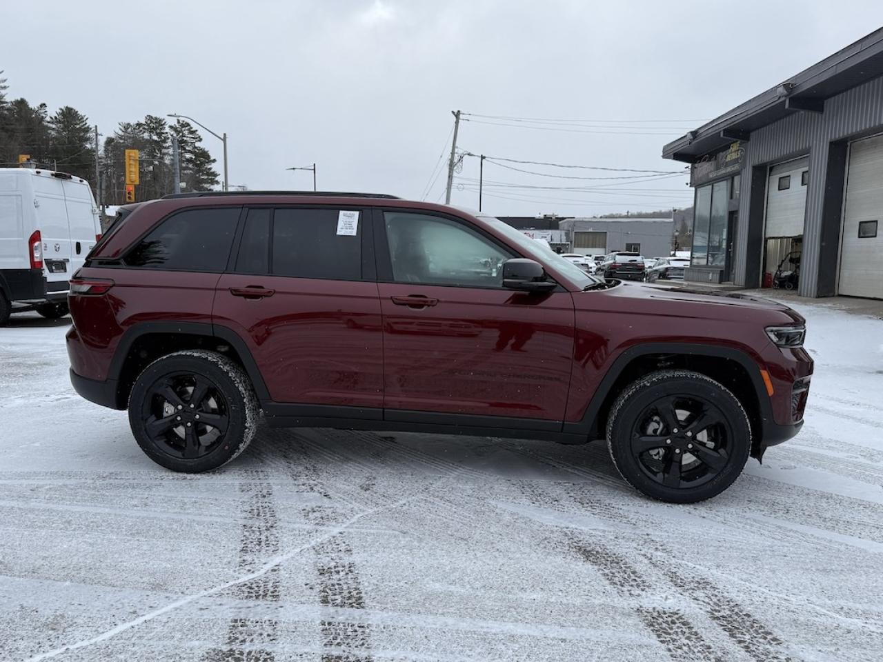 2025 Jeep Grand Cherokee ALTITUDE 4X4 Photo