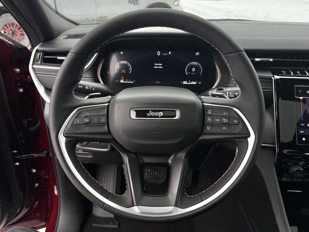 2025 Jeep Grand Cherokee ALTITUDE 4X4 Photo