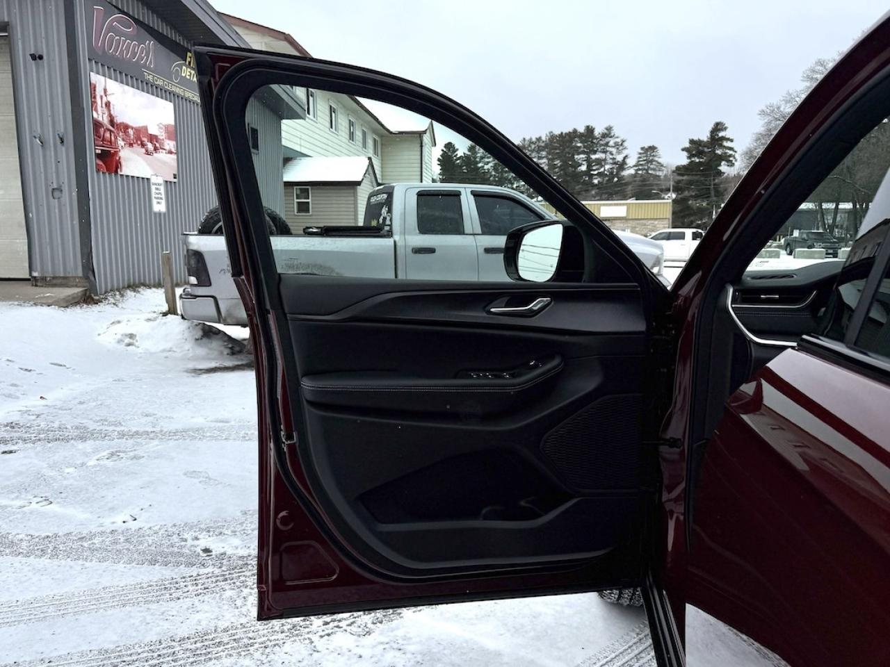 2025 Jeep Grand Cherokee ALTITUDE 4X4 Photo