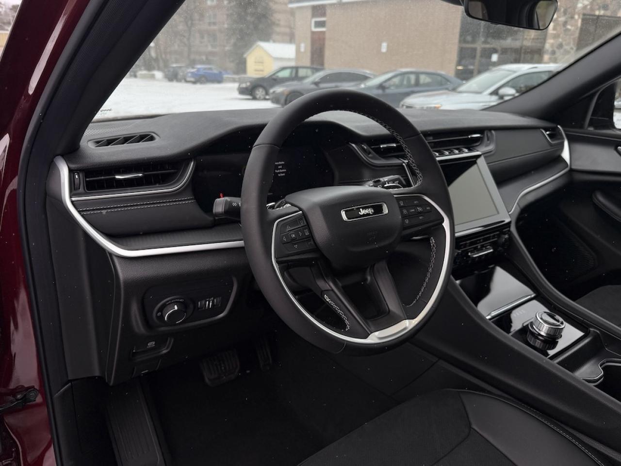 2025 Jeep Grand Cherokee ALTITUDE 4X4 Photo