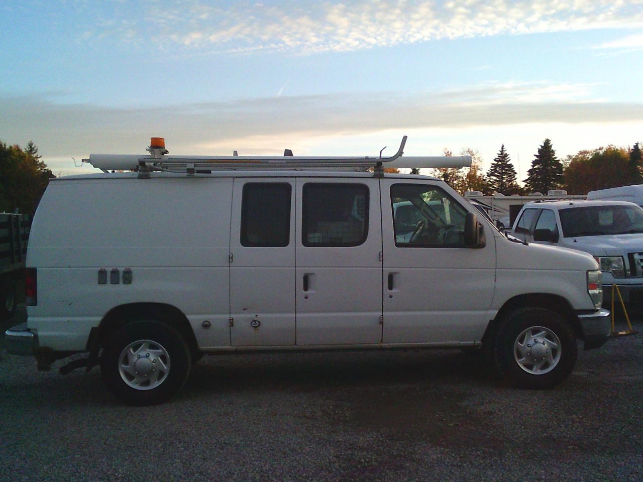 2012 Ford Econoline E-350 Super Duty Commercial - Photo #5