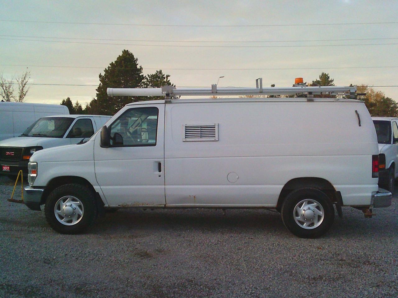 2012 Ford Econoline E-350 Super Duty Commercial - Photo #4