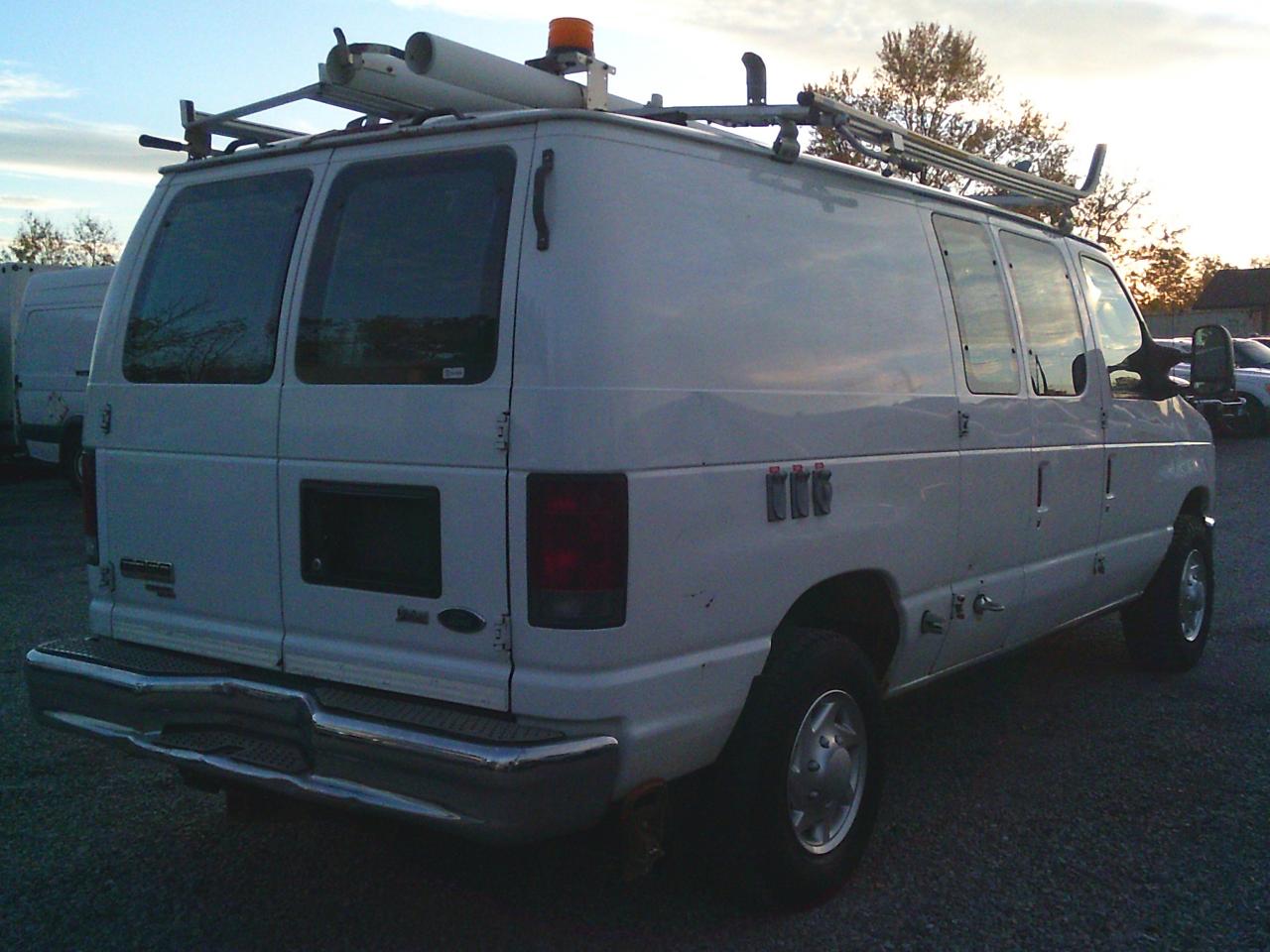 2012 Ford Econoline E-350 Super Duty Commercial - Photo #6