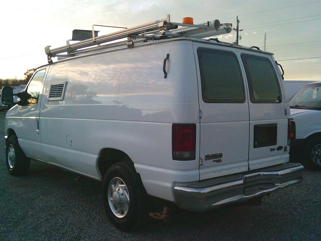 2012 Ford Econoline E-350 Super Duty Commercial - Photo #8