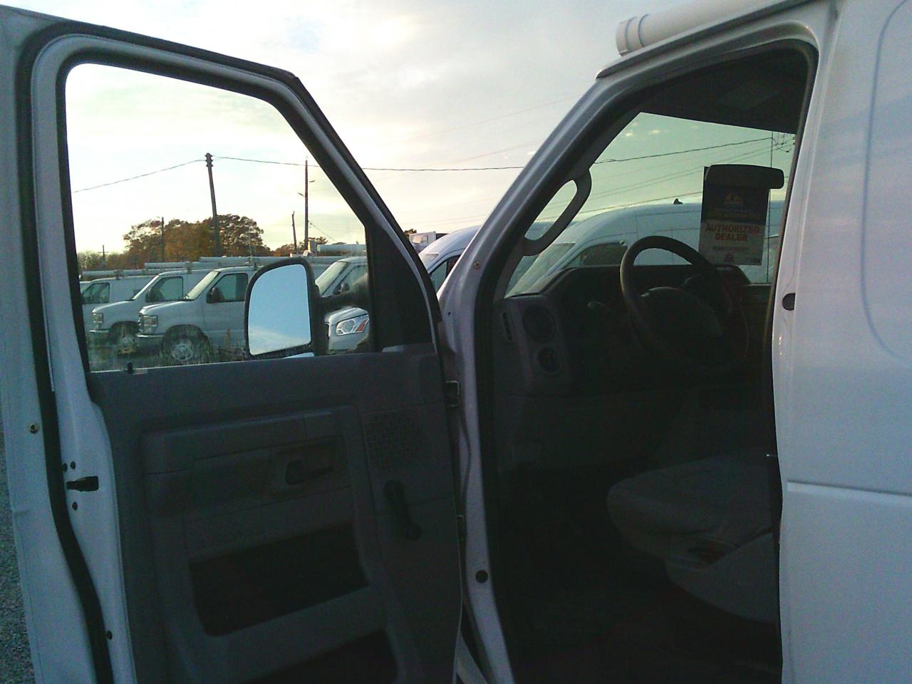 2012 Ford Econoline E-350 Super Duty Commercial - Photo #9