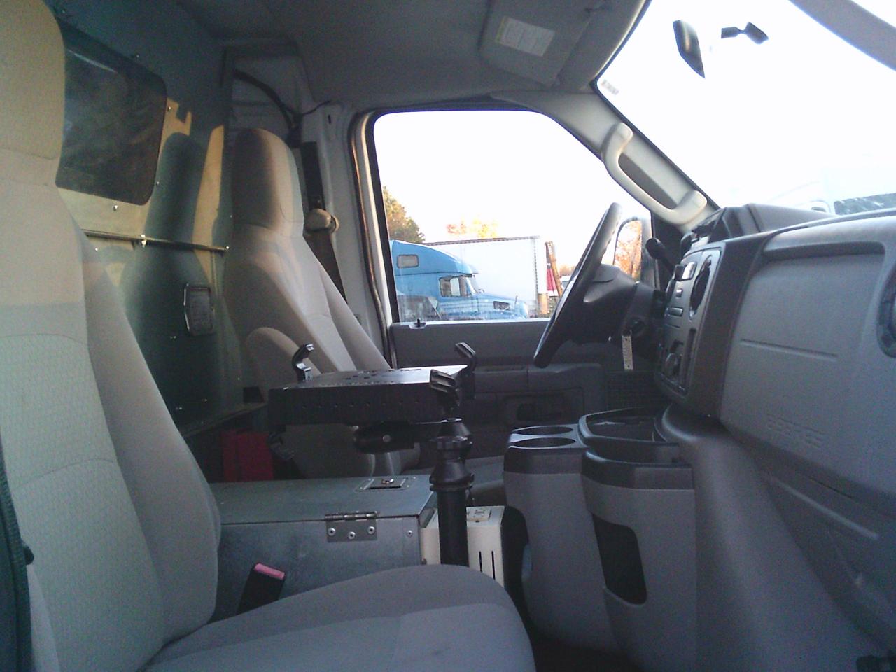 2012 Ford Econoline E-350 Super Duty Commercial - Photo #25