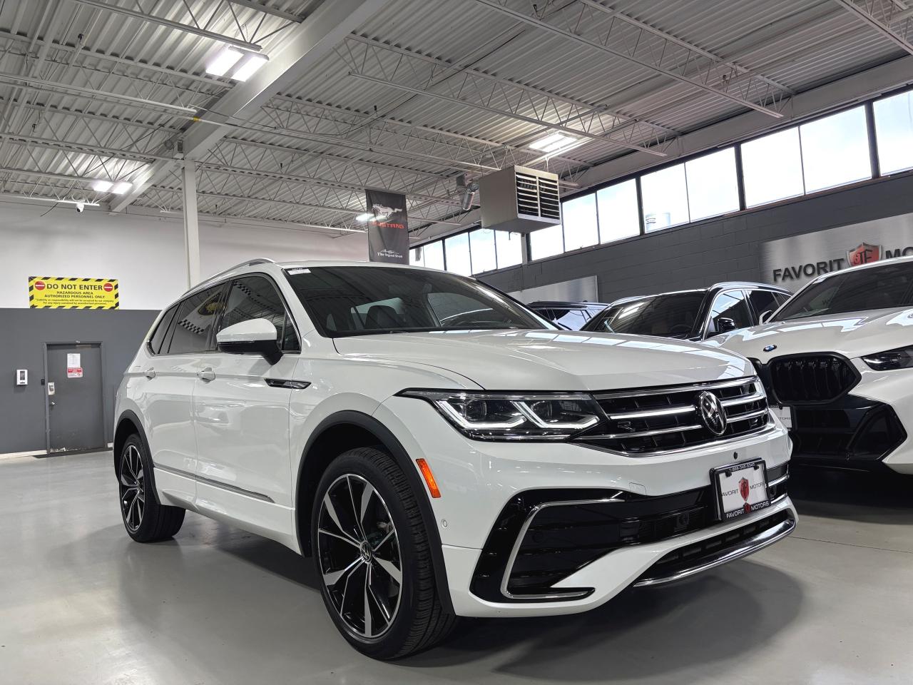 2022 Volkswagen Tiguan R-LINE|4MOTION|NAV|FENDERAUDIO|PANOROOF|LEATHER|++ - Photo #2