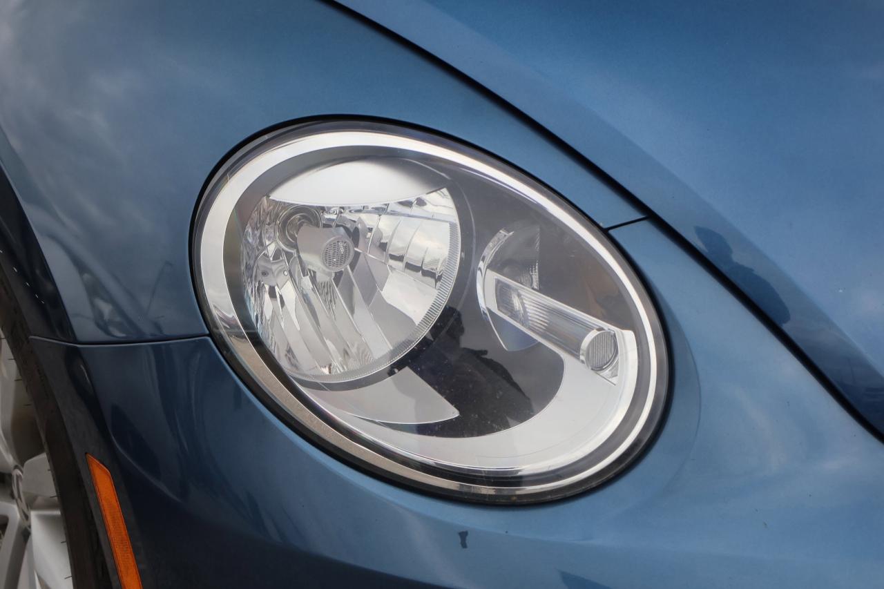 2016 Volkswagen Beetle Coupe | | CD Player | Photo