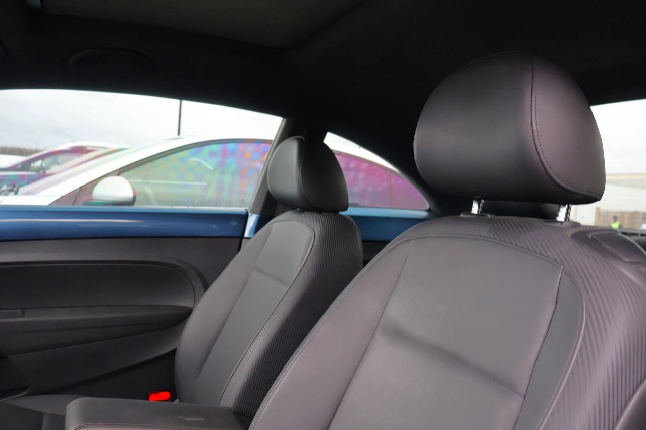 2016 Volkswagen Beetle Coupe | | CD Player | Photo