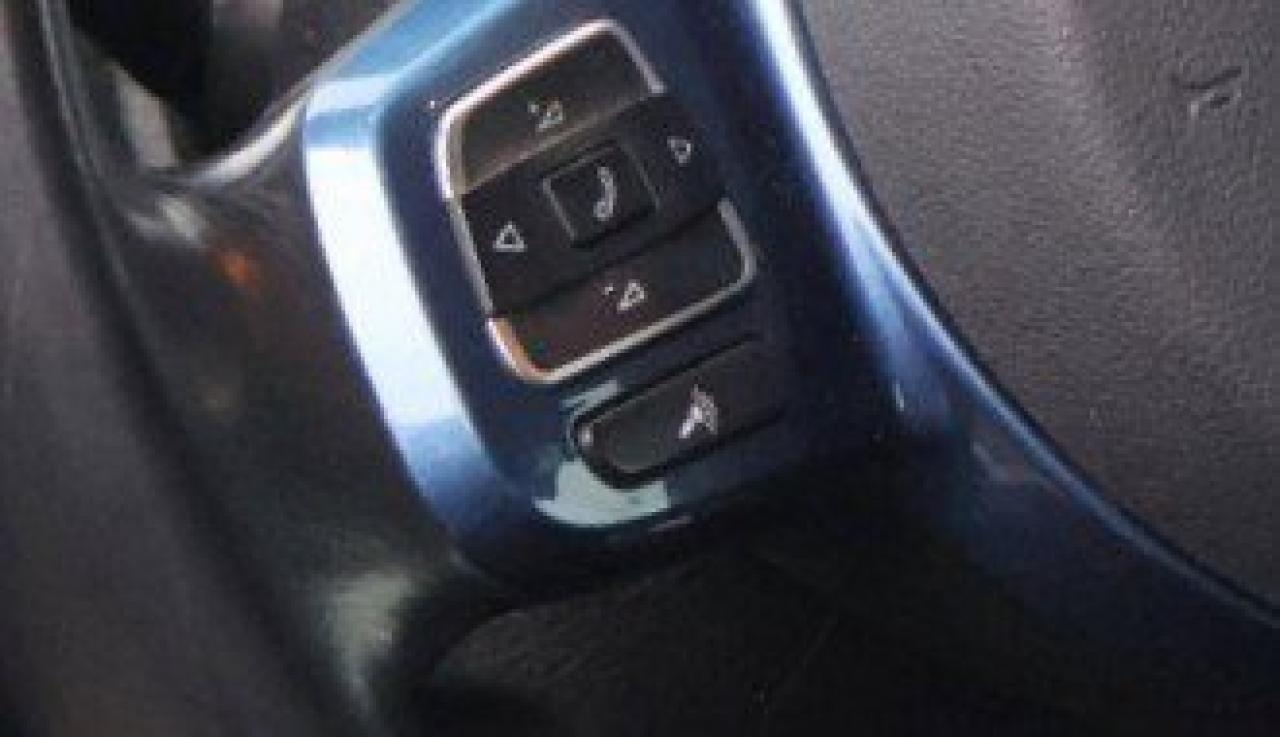 2016 Volkswagen Beetle Coupe | | CD Player | Photo