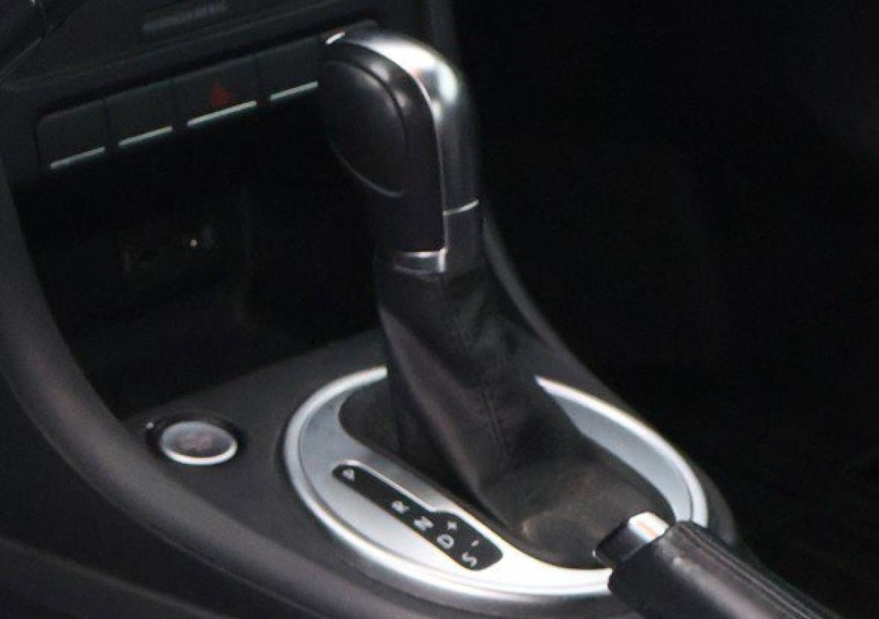 2016 Volkswagen Beetle Coupe | | CD Player | Photo