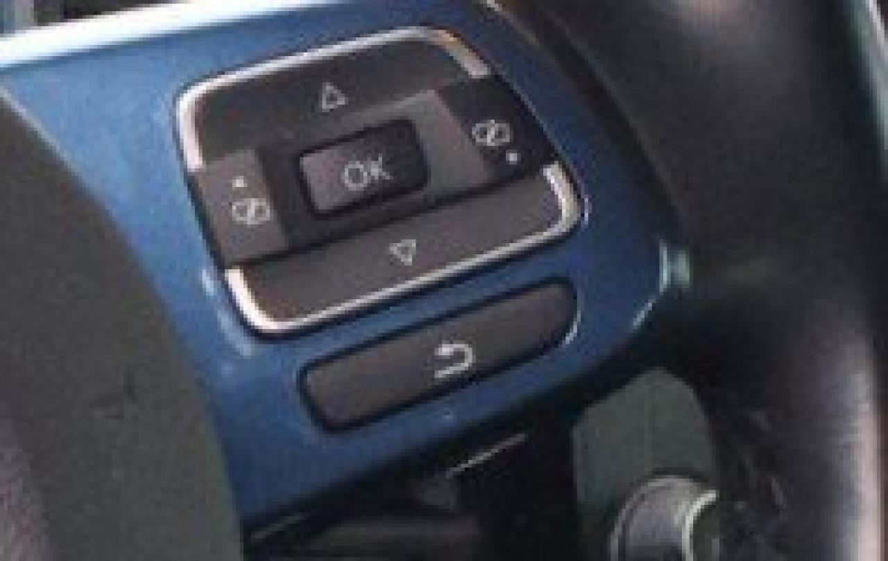 2016 Volkswagen Beetle Coupe | | CD Player | Photo