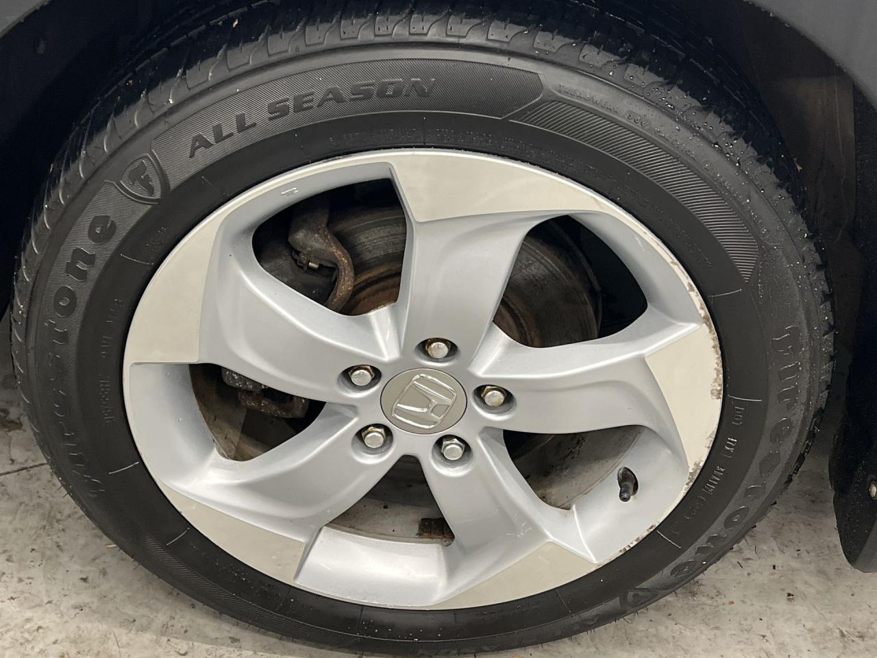 2016 Honda HR-V AWD | LOW KMS! | HEATED SEATS | 17IN ALLOYS | A/C Photo3