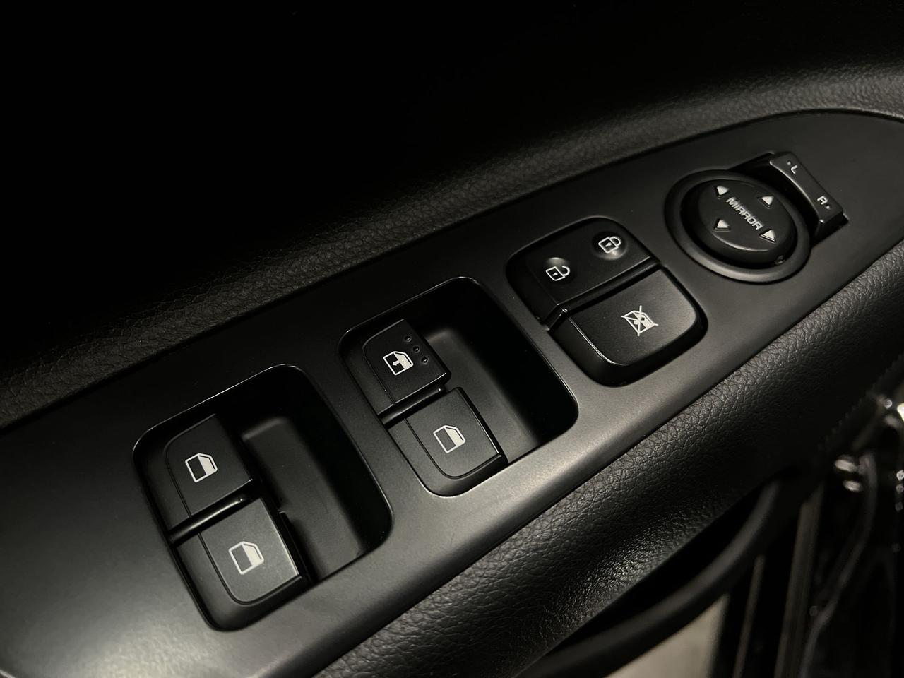 2023 Kia Rio5 AUTOMATIC | HTD SEATS |WIRELESS CARPLAY | REAR CAM Photo