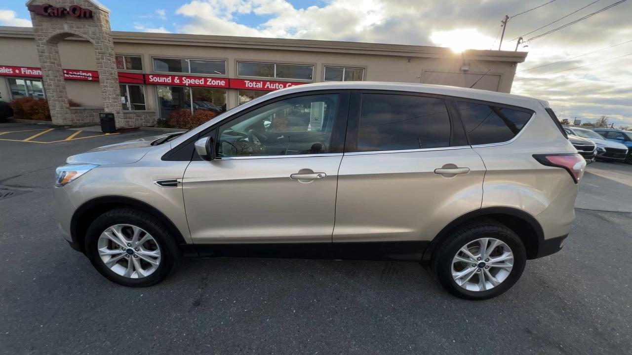 2017 Ford Escape SE AWD | LOW KMS!! | HTD SEATS | REAR CAM | ALLOYS Photo4