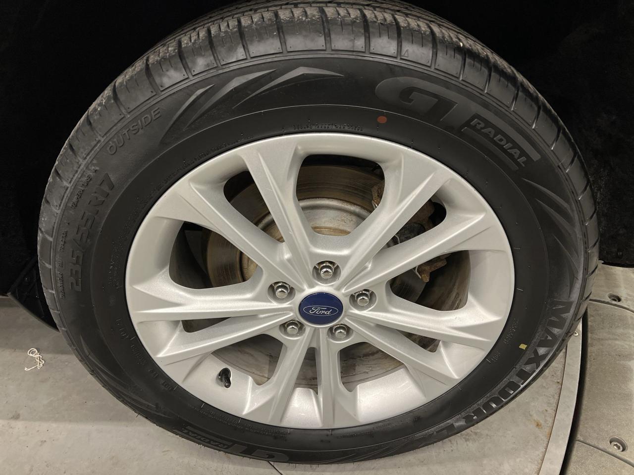 2017 Ford Escape SE AWD | LOW KMS!! | HTD SEATS | REAR CAM | ALLOYS Photo