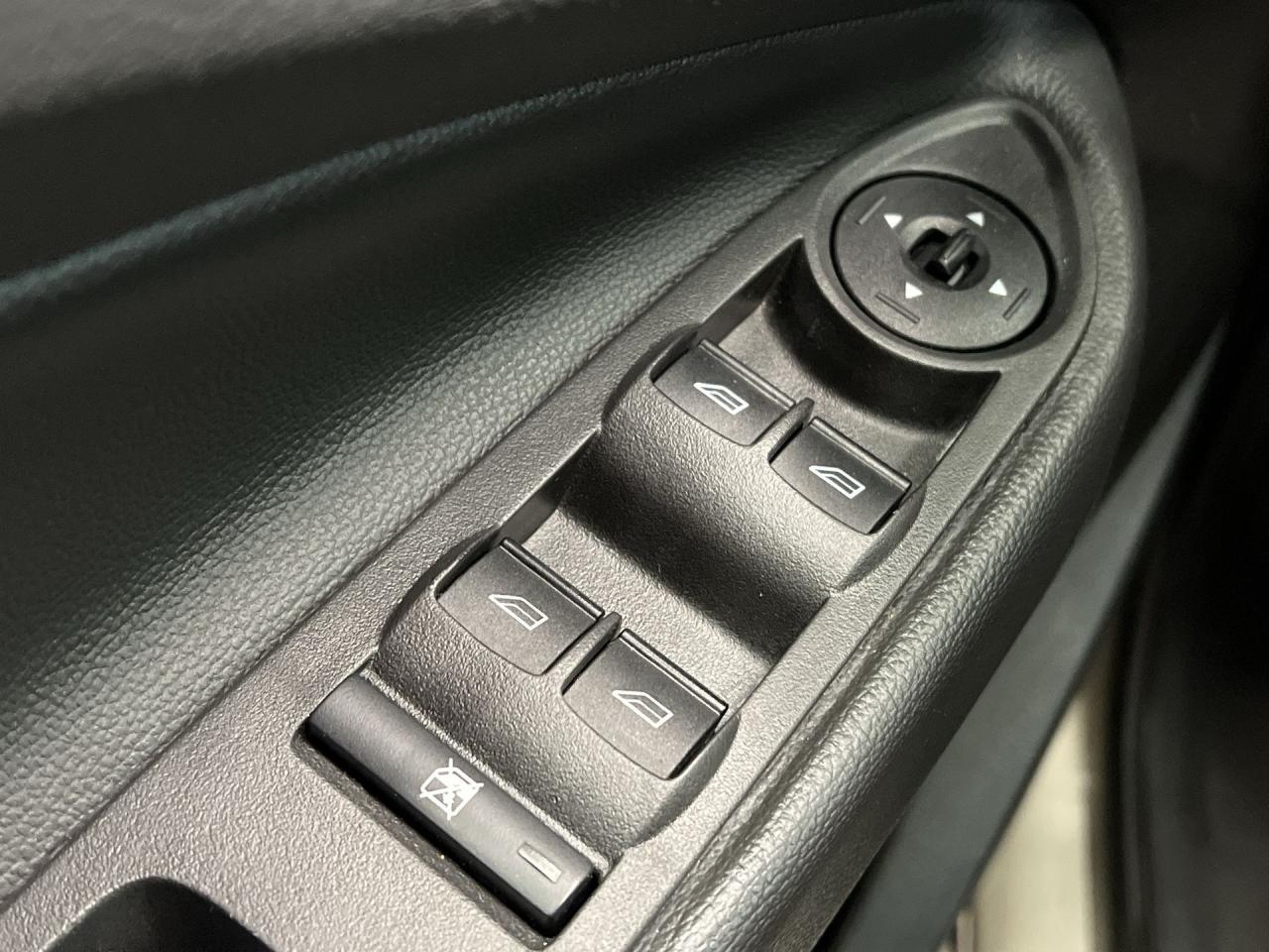 2017 Ford Escape SE AWD | LOW KMS!! | HTD SEATS | REAR CAM | ALLOYS Photo