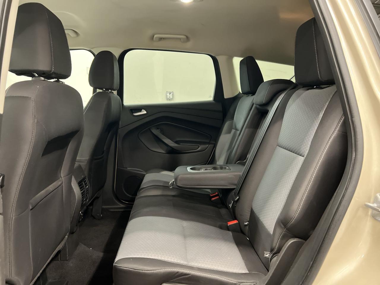 2017 Ford Escape SE AWD | LOW KMS!! | HTD SEATS | REAR CAM | ALLOYS Photo