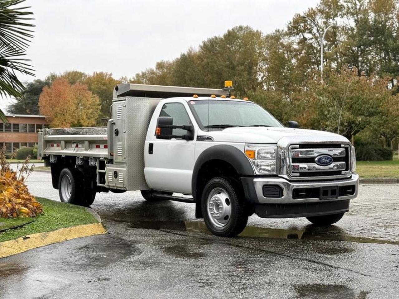 Used 2015 Ford F-450 11-Foot Dump Truck with Storage Compartments and Beacon for sale in Burnaby, BC