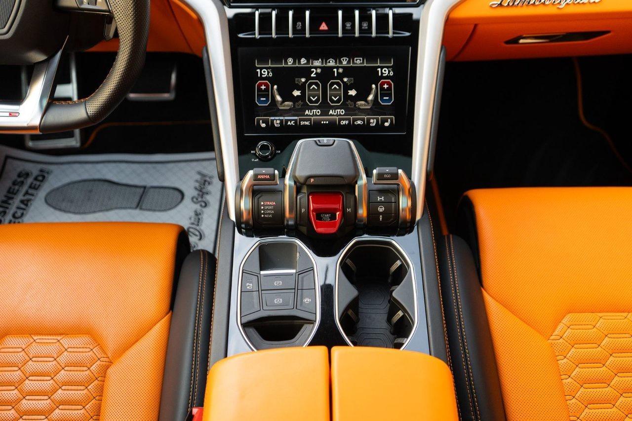 2020 Lamborghini Urus  Photo