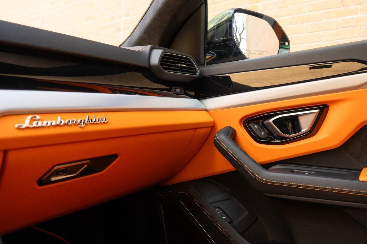 2020 Lamborghini Urus  Photo