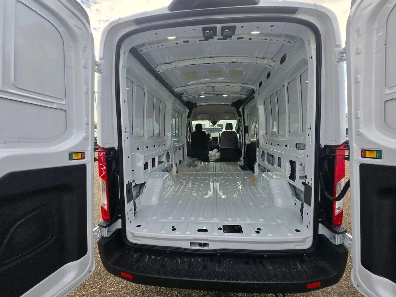 2026 Ford Transit MEDIUM ROOF,  REAR COMPARTMENT LIGHTING Photo